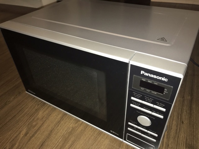 Thanh lý lò vi sóng panasonic nn-gd371m / 23L