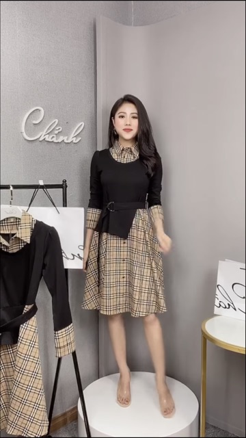 Váy kẻ phối đen điệu đà VKS0121009 | BigBuy360 - bigbuy360.vn