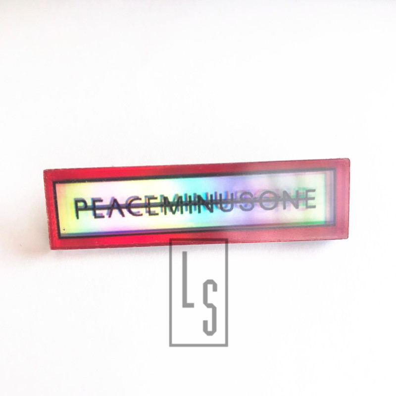 Bảng tên peaceminusone cài áo - Name tag peaceminusone của GD BIGBANG