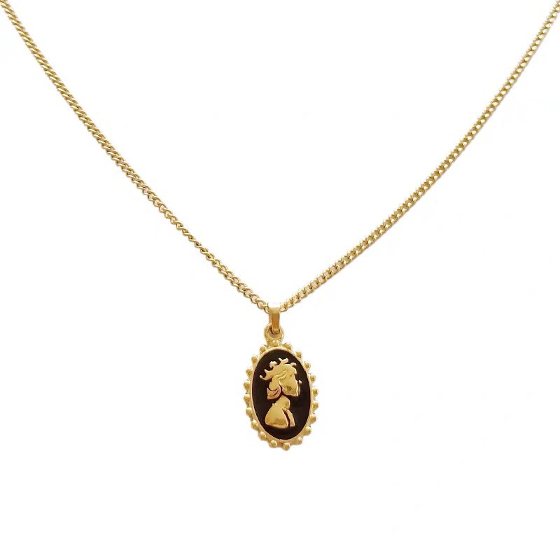 Vòng cổ thép titan mạ vàng 18k phối mặt đồng xu hình nữ hoàng Elizabeth phong cách châu Âu baroque cao cấp