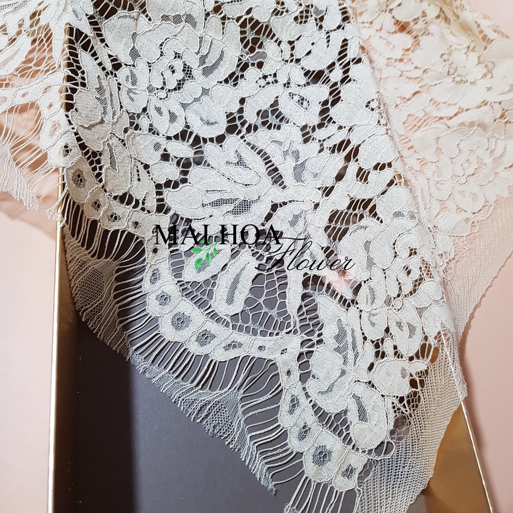 Vải ren màu kem nhạt dùng làm vải may váy áo, ren hai chân có co giãn 150x150cm, Maihoaflower