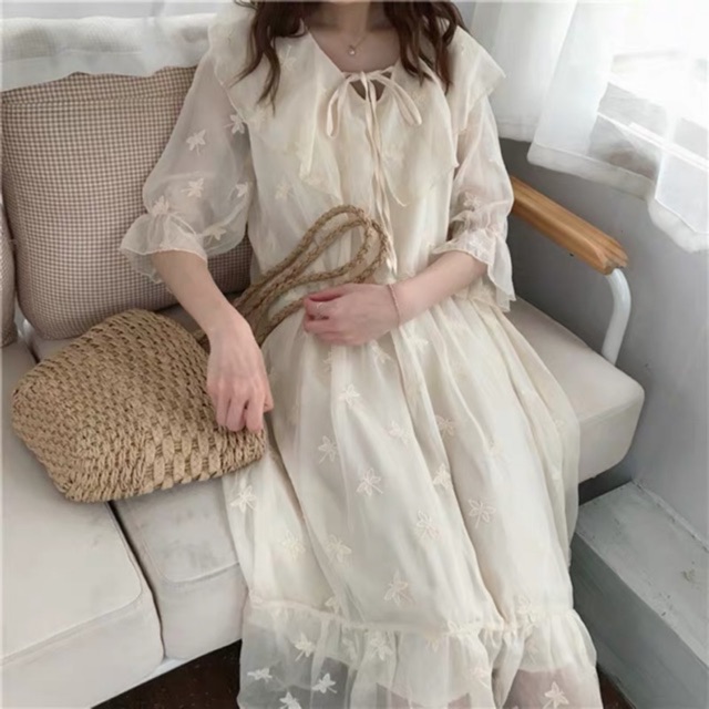 [Mã WASTMAY giảm 15% tối đa 30K đơn 150K] Đầm công chúa tay lỡ cổ buộc thêu bướm ulzzang 🌥 | BigBuy360 - bigbuy360.vn
