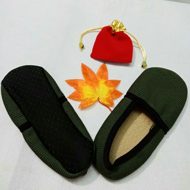 Giày giữ ấm chân mang trong nhà