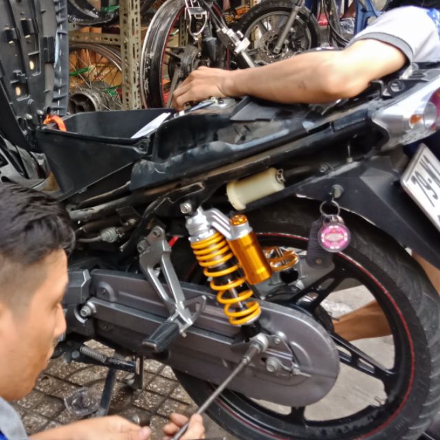 Phuộc bình dầu kiểu OHLINS có bình dầu xe wave sirius núm tăng chỉnh màu vàng