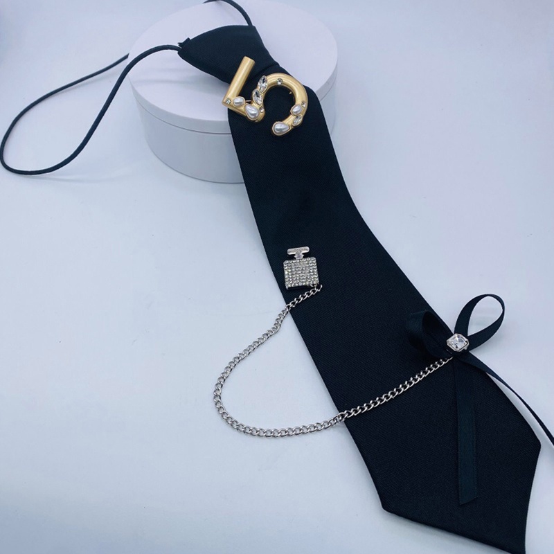 Cà Vạt Kim Loại Màu Đen Có Khóa Số Phong Cách Gothic