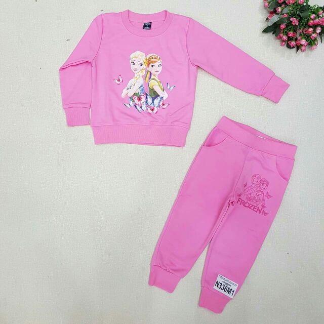 Bộ nỉ da cá elsa màu hồng, e còn màu vàng nữa ạ. Sz 2-6 tuổi