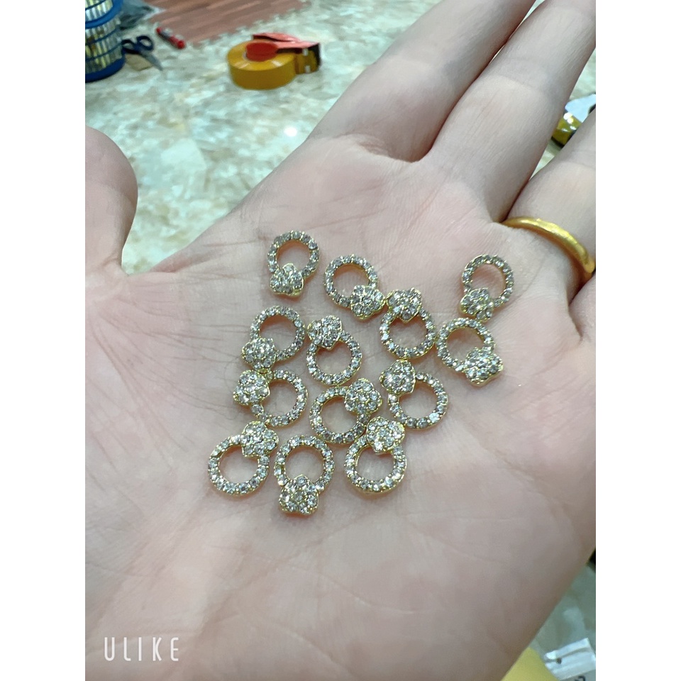 charm trang trí nail