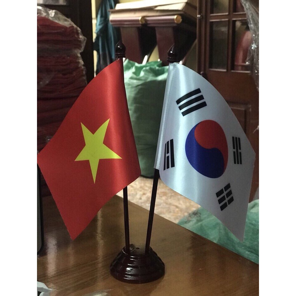 Cờ để bàn đế thấp