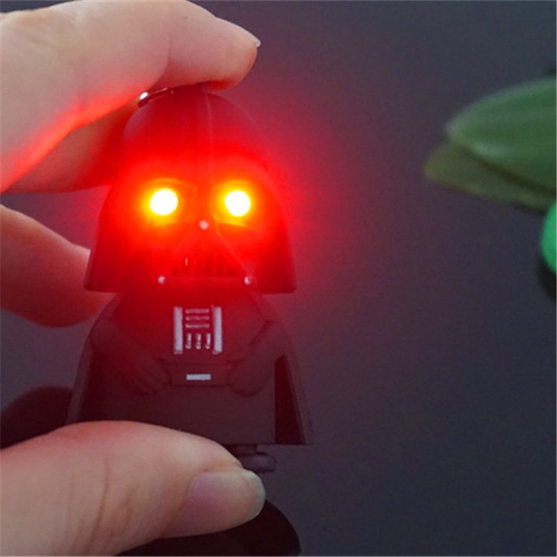 MÓC KHÓA CHIẾN BINH STAR WAR DARTH VADER SIÊU NGẦU CÓ ĐÈN LED TRONG PHIM CHIẾN TRANH GIỮA CÁC VÌ SAO