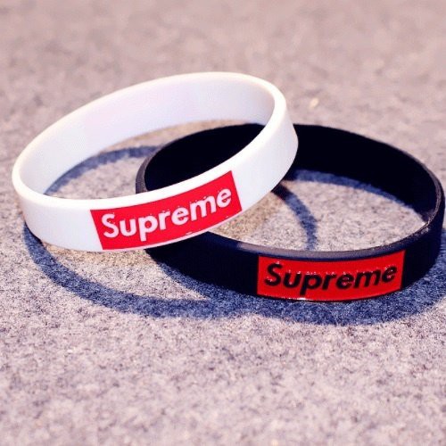 Vòng tay supreme
