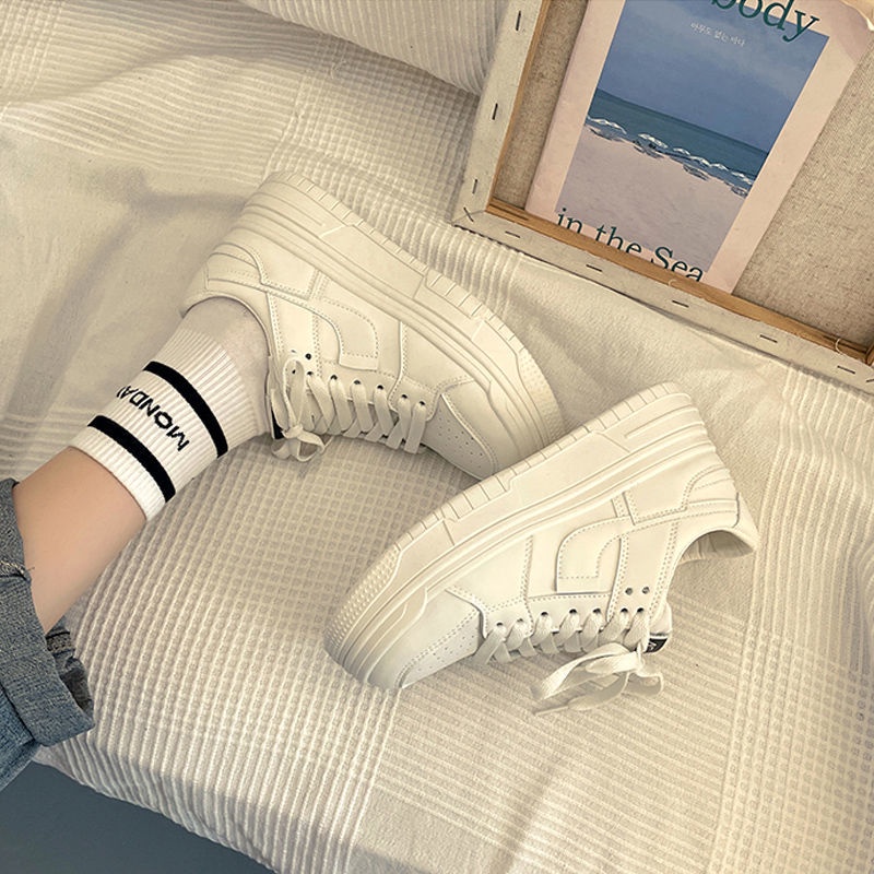 Giày Sneaker Đế Dày Phong Cách Mới Cho Nữ Dễ Phối Đồ