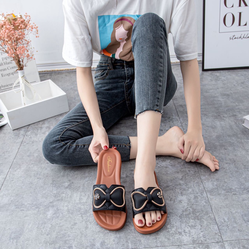 Dép Sandal Xỏ Ngón Đế Bằng Chống Trượt Thời Trang Đi Biển Mùa Hè Hàng Mới Dành Cho Bạn Nữ