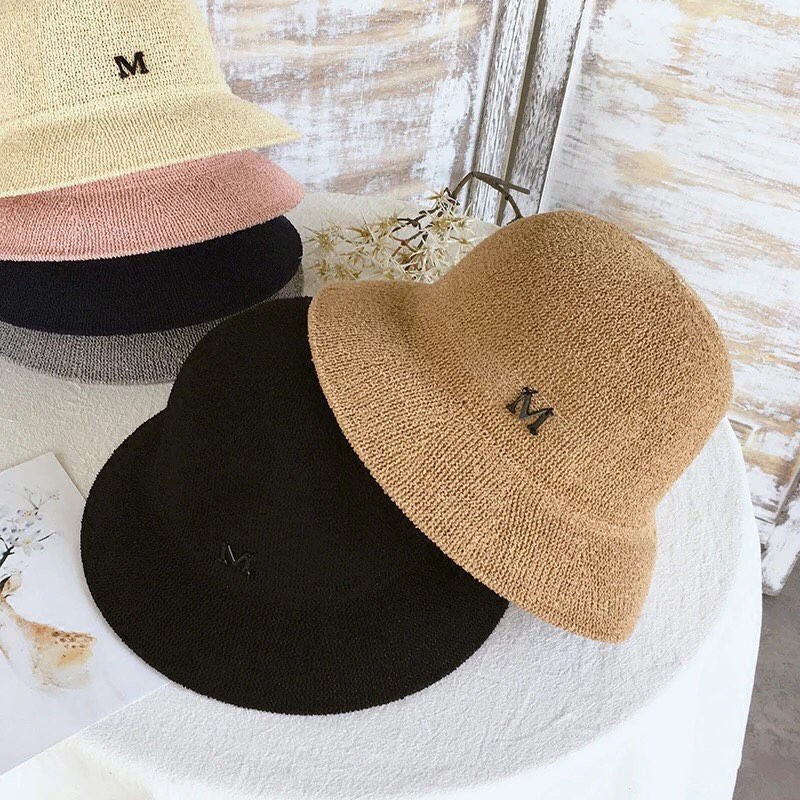 Mũ vành Bucket &quot;M&quot;
