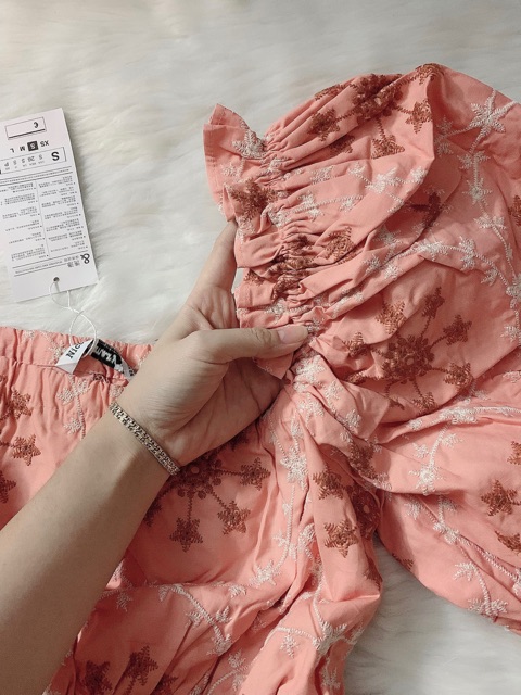 Áo croptop tay phông thêu hoa tuồn