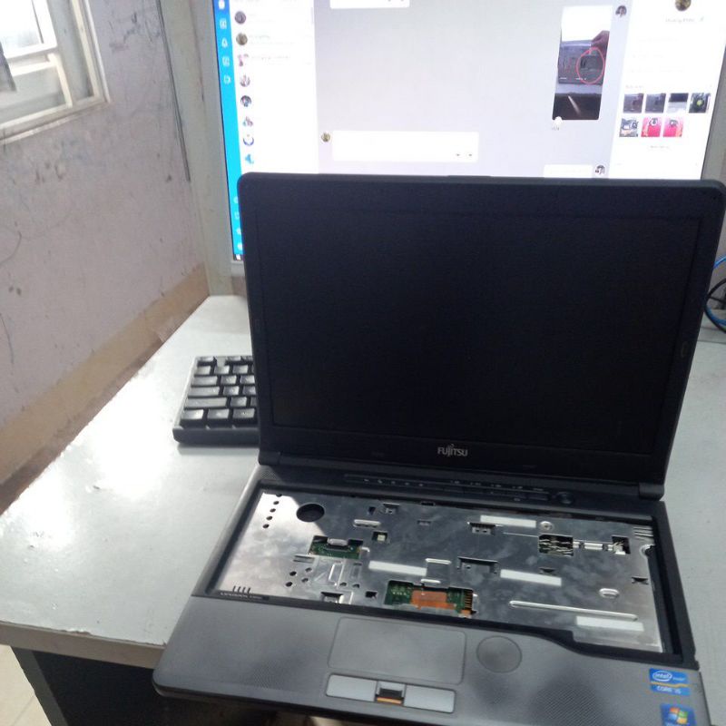 Xác laptop fujitsu lifebook s762 linh kiện dùng được cho s761, s752, s752 và các dòng fujitsu khác