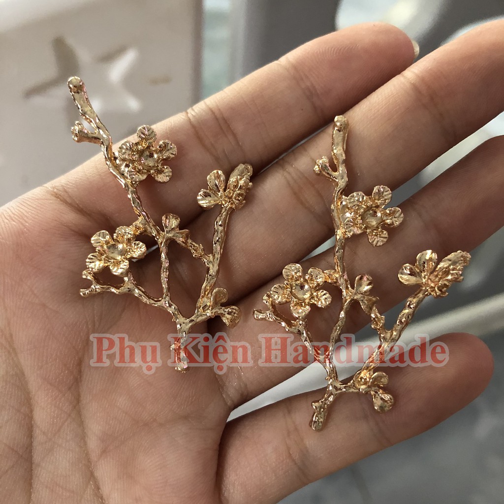Cành hoa trang trí trơn 10k/ cái