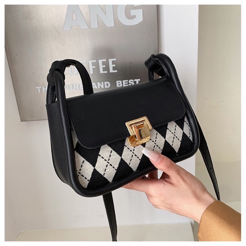 Túi xách nữ đeo chéo , đeo vai GOOD BASIC C09 viền nổi caro khóa kim loại phong cách hàn quốc giá rẻ HT71