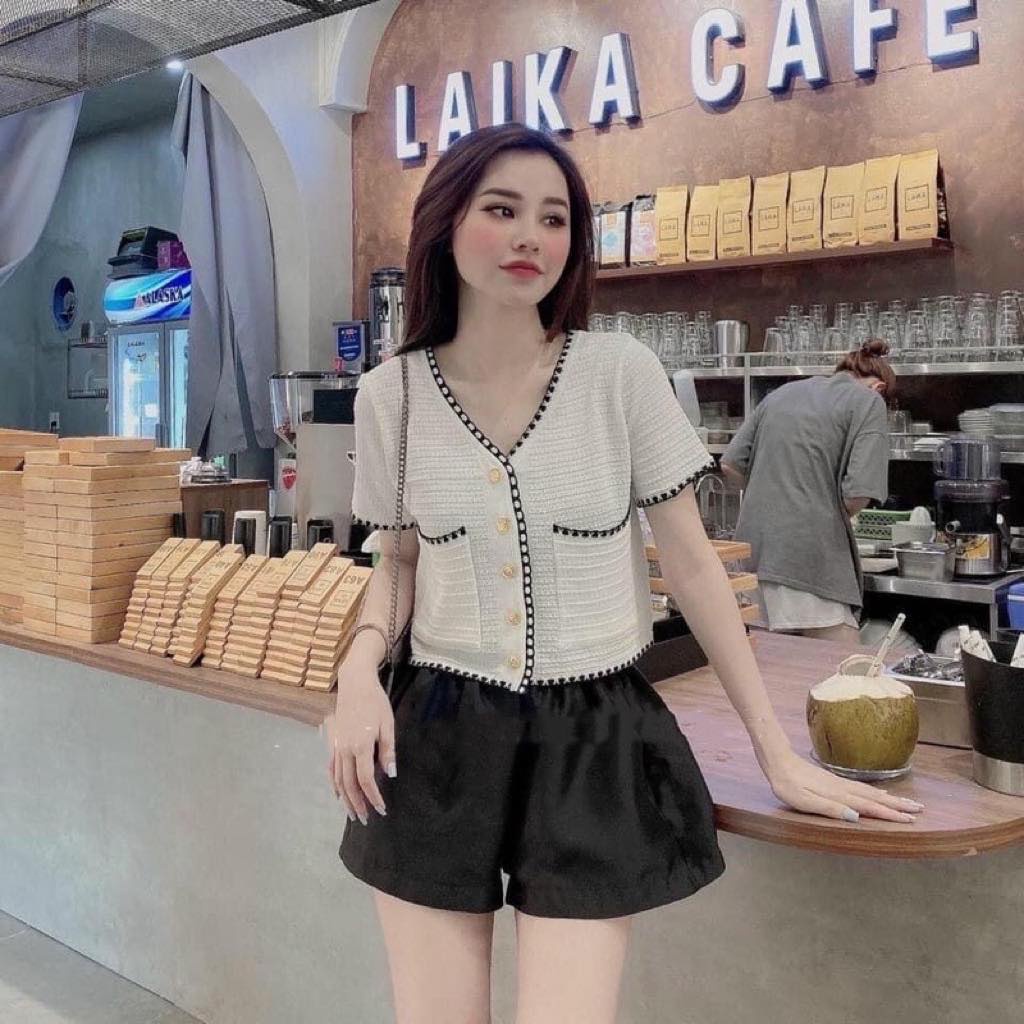 Áo cardigan len croptop cổ v tay ngắn phối nút fmstyle, áo kiểu nữ cổ V phối viền chỉ Hàn Quốc | Fmstyle Shop 204290003