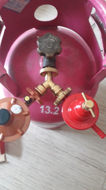 Y CHIA VAN GAS 1 BÌNH GAS ĐUN 2 BẾP CÔNG NGHIỆP