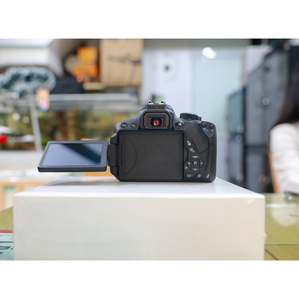 Combo Canon EOS 700D kèm len kit EF-S 18 55 IS STM thế hệ mới.