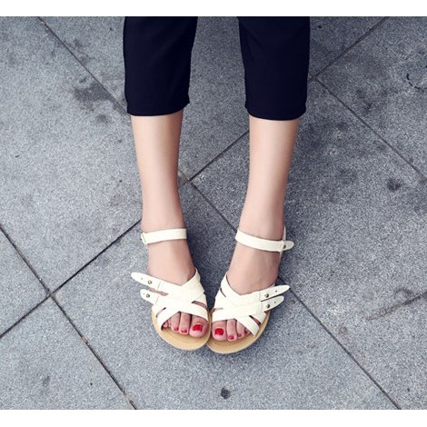 Sandal dây chéo