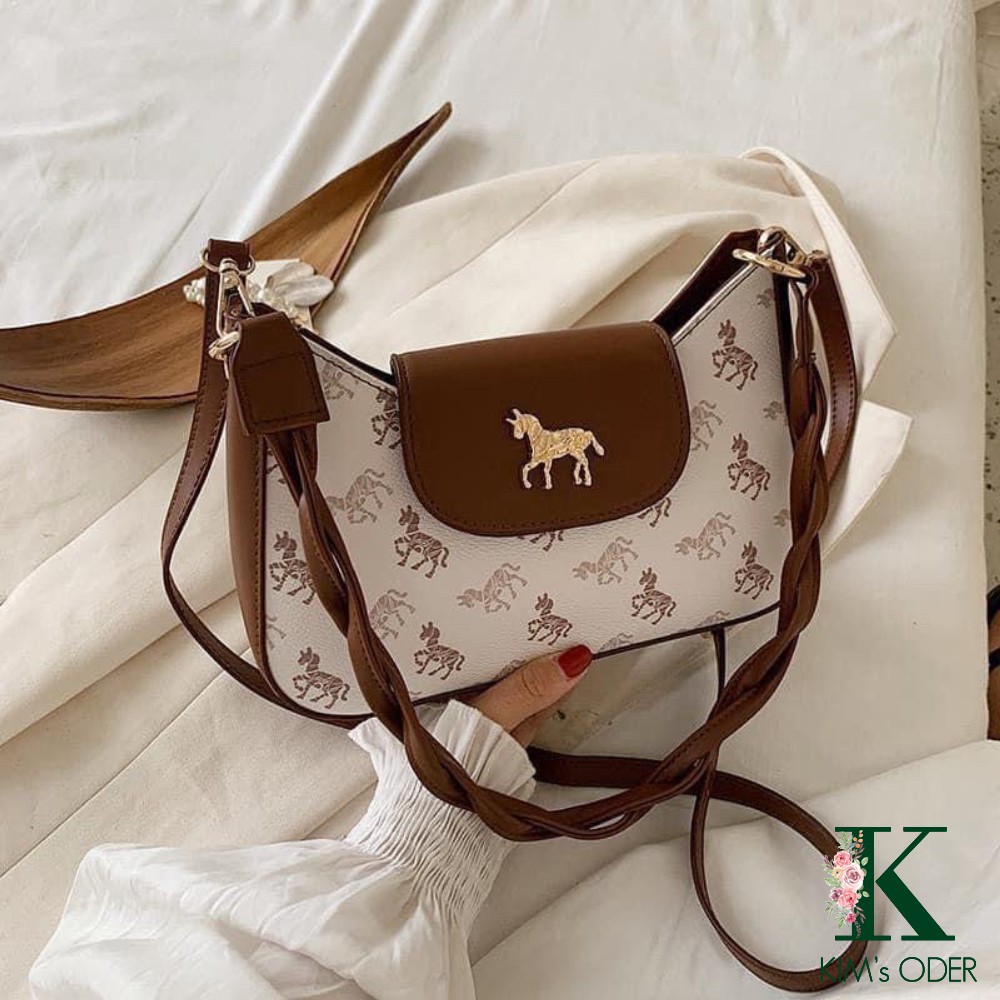 Túi da cắp nách, đeo chéo hoạ tiết con ngựa mới nhất | BigBuy360 - bigbuy360.vn