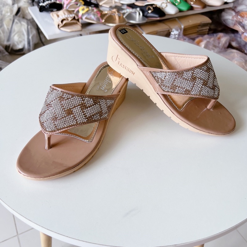 Dép xỏ ngón nữ trung niên đế cao 5cm may xoàn miến lên quai bền chắc đẹp