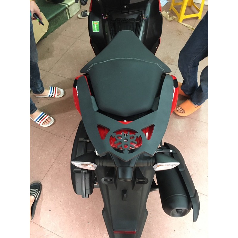 Tay dắt Tay xách thép NVX V2 2021