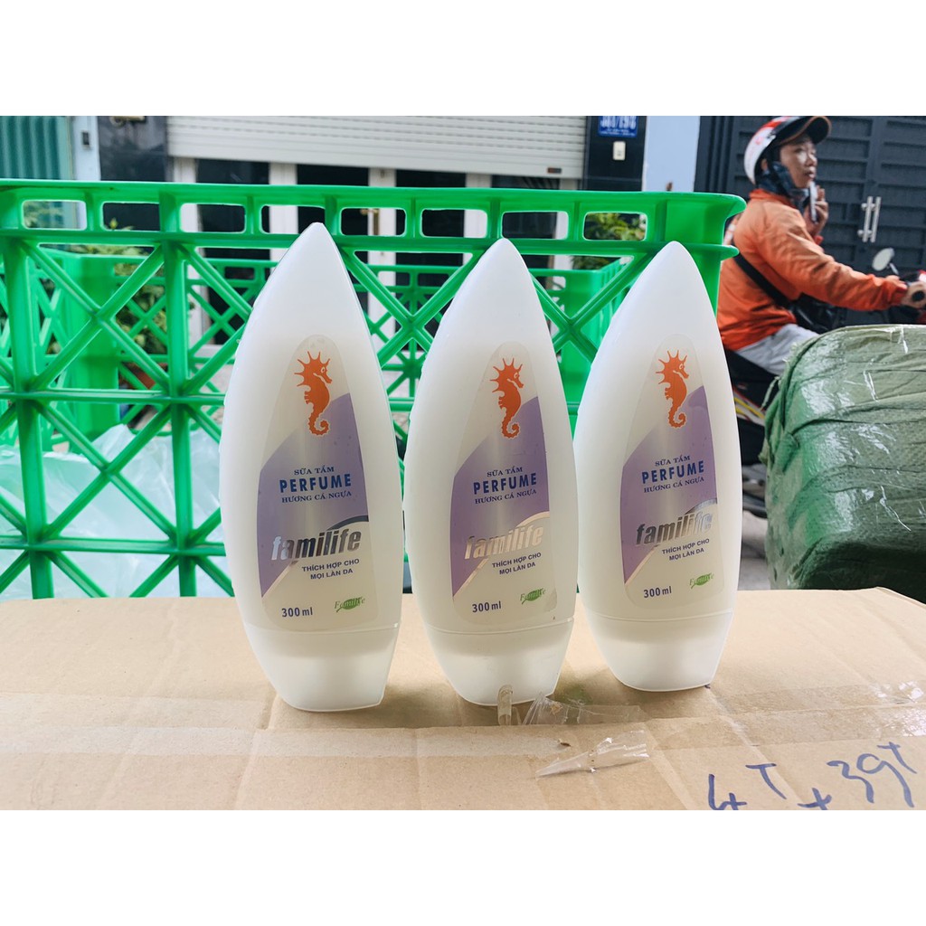 SỮA TẮM HƯƠNG CÁ NGỰA - FAMILIFE 300ML tts | BigBuy360 - bigbuy360.vn