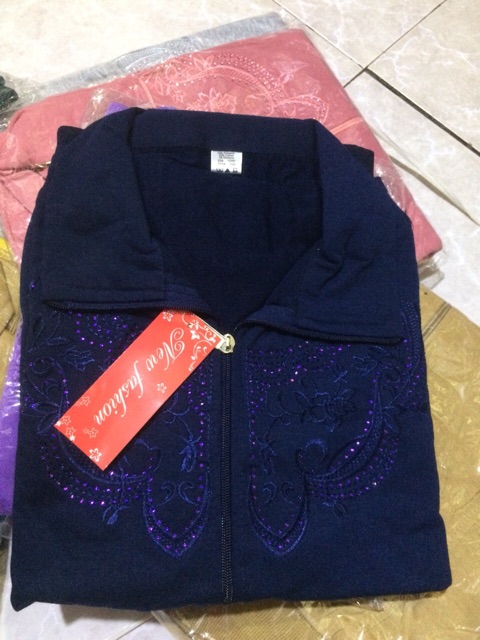 Áo khoác thun trung niên thêu hoa văn | BigBuy360 - bigbuy360.vn