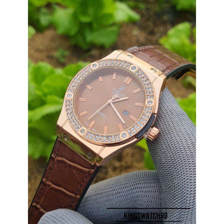 Đồng hồ nữ Hublot mặt tròn đính viền đá dây cao su thơm vani cao cấp DHN601 - Shop6906