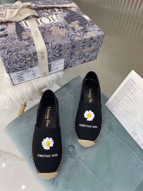 Giày slipon hoa cúc