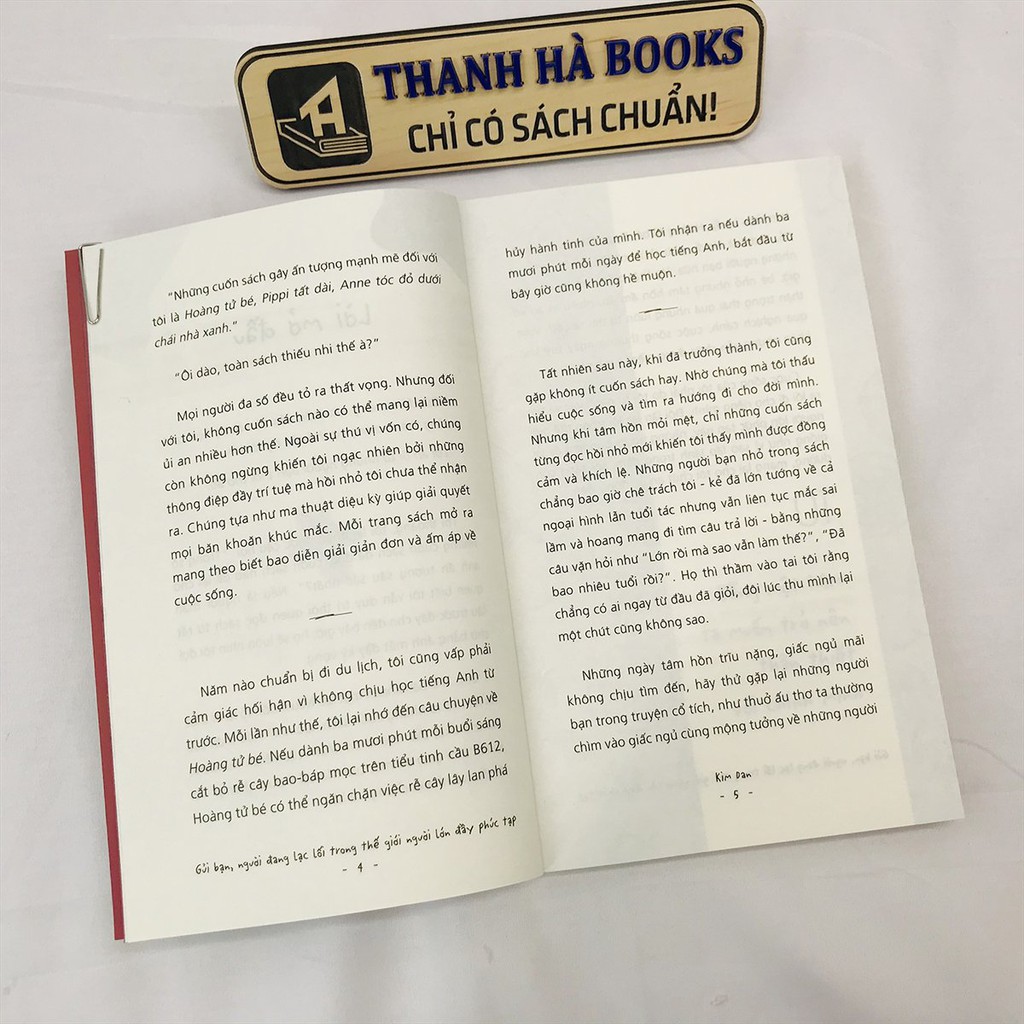 Sách - Gửi Bạn, Người Đang Lạc Lối Trong Thế Giới Người Lớn Đầy Phức Tạp (Kèm Thiệp Giáng Sinh)