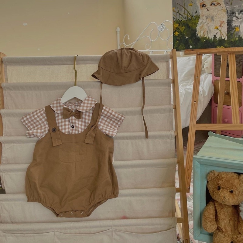Áo + yếm rời + nón (có nơ) caro nâu em bé trai nanci room
