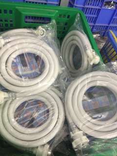 Ống cấp nước máy giặt cửa đúng dài 3m.