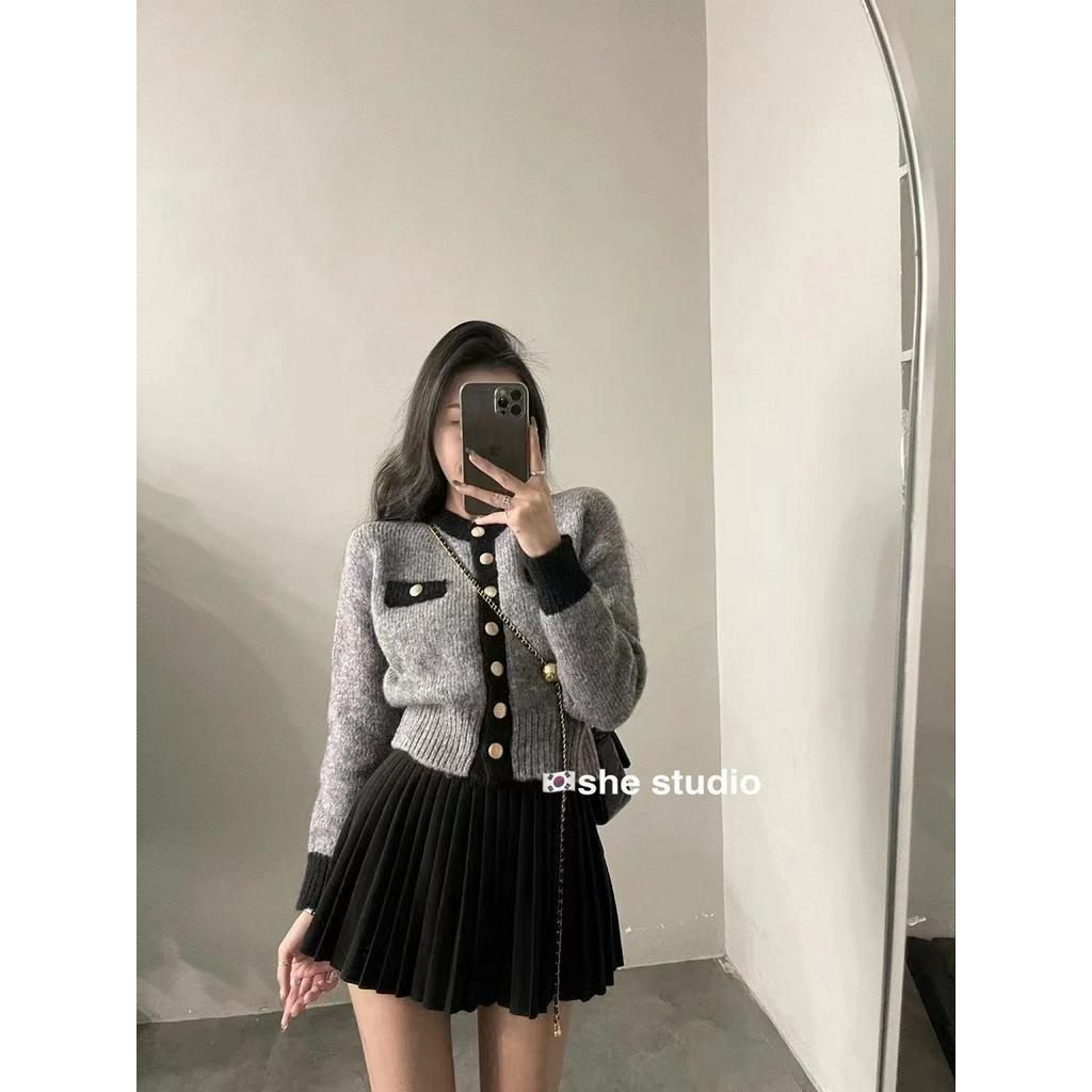 Set Đồ Nữ Phong Cách Hàn Mới Nhất Mùa Thu Đông, Áo Len Hở Cổ Mềm Mại Mix Váy Ngắn Tôn Dáng Dành Cho Bạn Gái