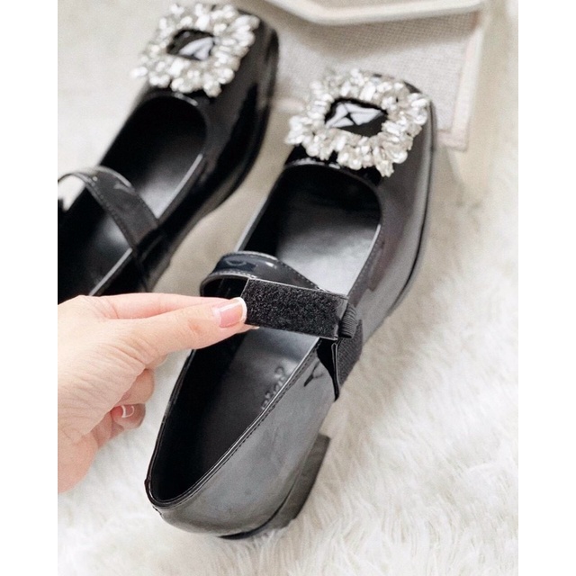 Giày và bệt, khuy đá vuông siêu sáng.Chất da bóng thời trang.Gót 3p và gót bệt