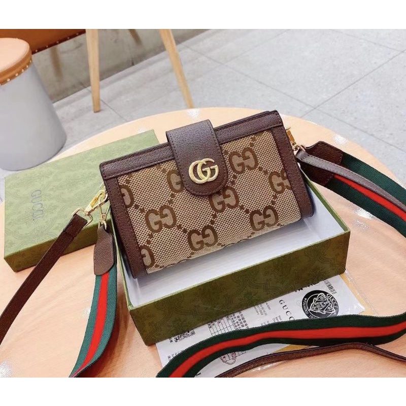 Túi chéo nữ G.C nắp sz22cm có khóa miệng kèm 2 quai đeo