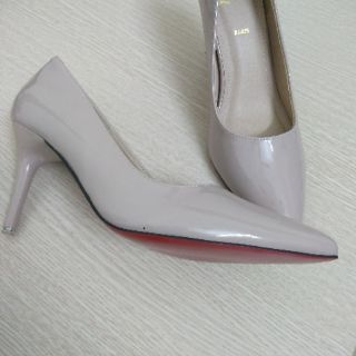 Giày Louboutin nude 7p