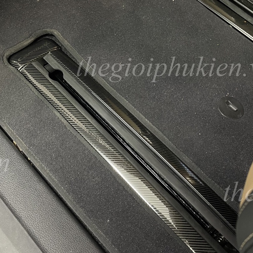 Ốp bảo vệ đường ray trượt ghế carbon cho xe Kia Carnival 2021- 2022- vân cacbon cao cấp