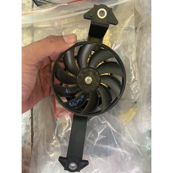 Quạt két nứơc satria
