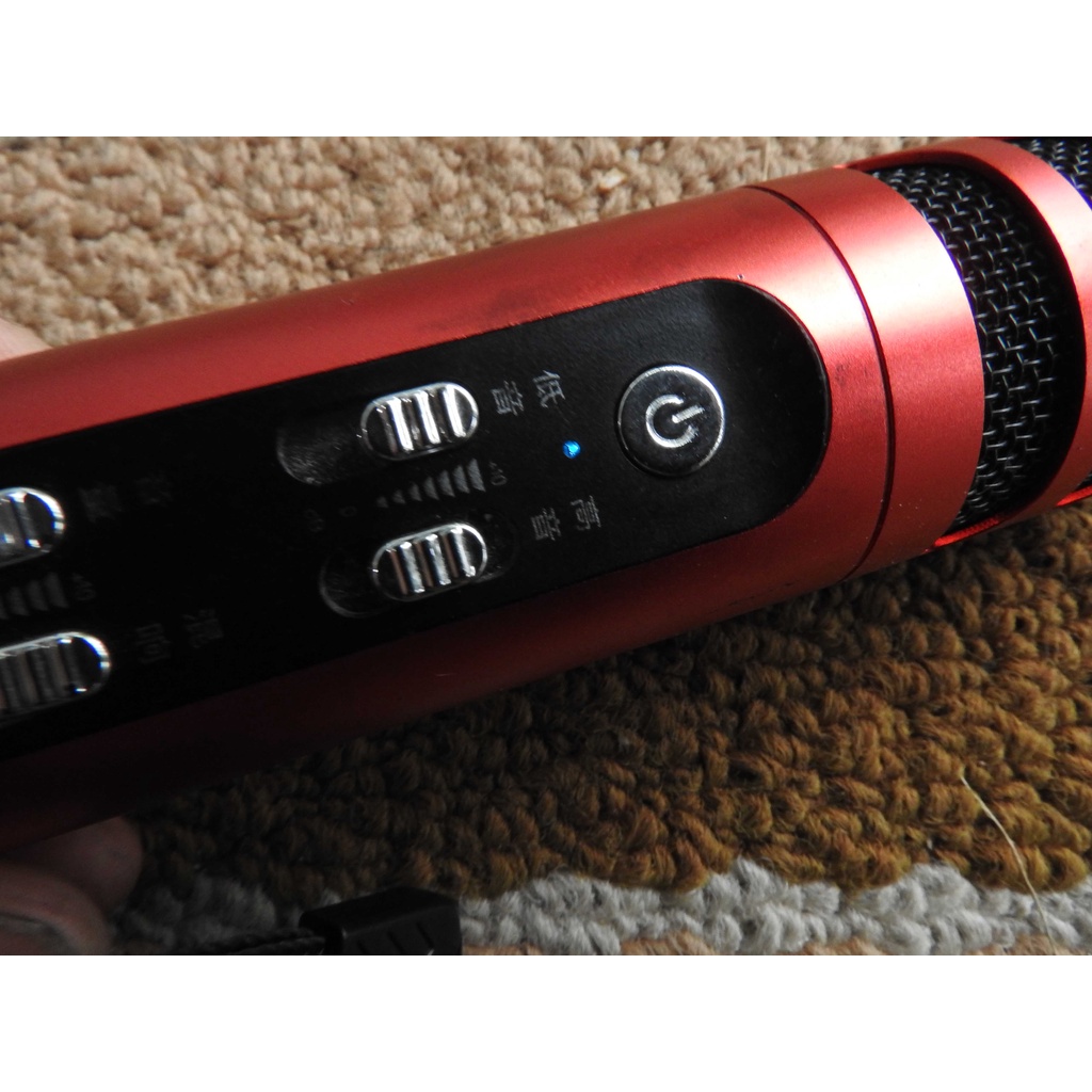 Thanh lý cái Mic hát Karaoke không dây còn lên nguồn sáng đèn cắm tai nghe còn hoạt động tốt không biết dùng thế nào