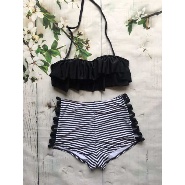 Bikini quần sọc áo bèo đen