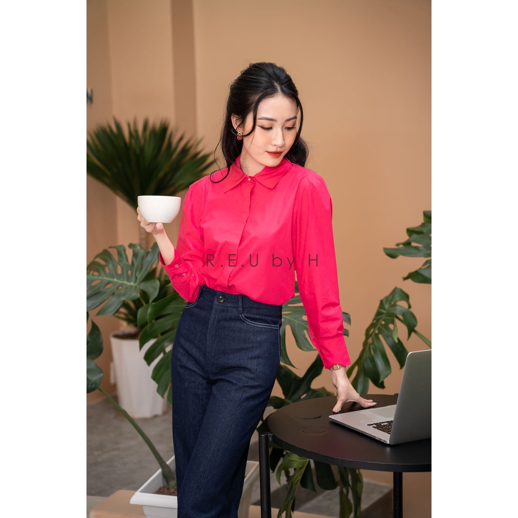Áo cổ nhọn cúc vàng