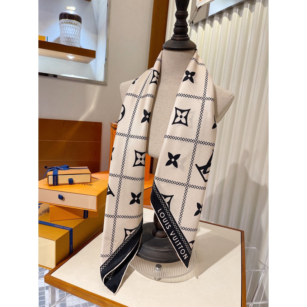 Khăn Choàng Cổ Lụa Hình Vuông Màu Đen Thời Trang Cho Nữ