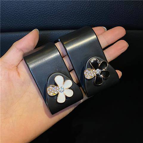 Móc treo đồ sau ghế ô tô đa năng hoạt hình dễ thương