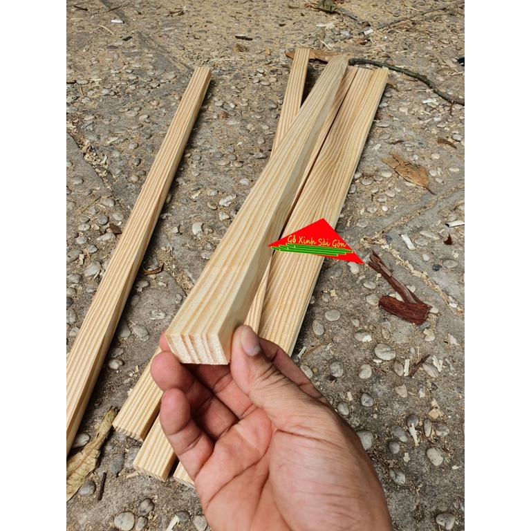 Thanh gỗ thông vuông 2x3cm, dài 80cm bào láng 4 mặt dùng làm khung sườn,làm thùng gỗ decord, đóng chuồng thú cưng, DIY..