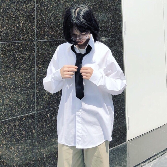 Sơmi trắng kèm cà vat