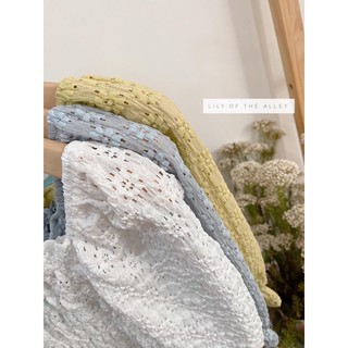 Trễ vai xốp hoa - còn trắng