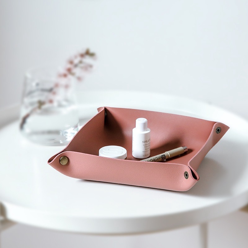 Versatile classic design desk basket